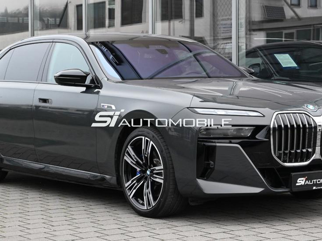 BMW i7