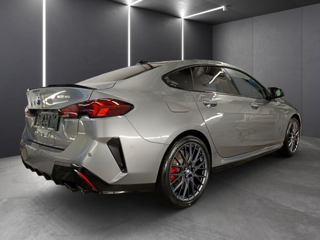 BMW M235