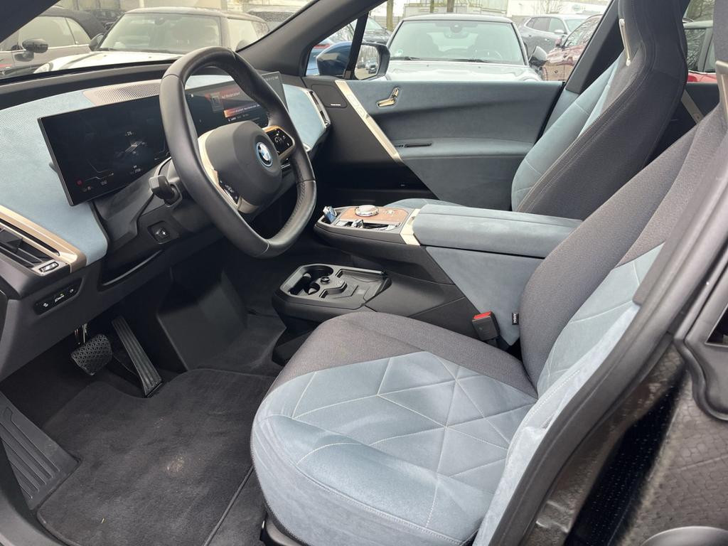 BMW iX