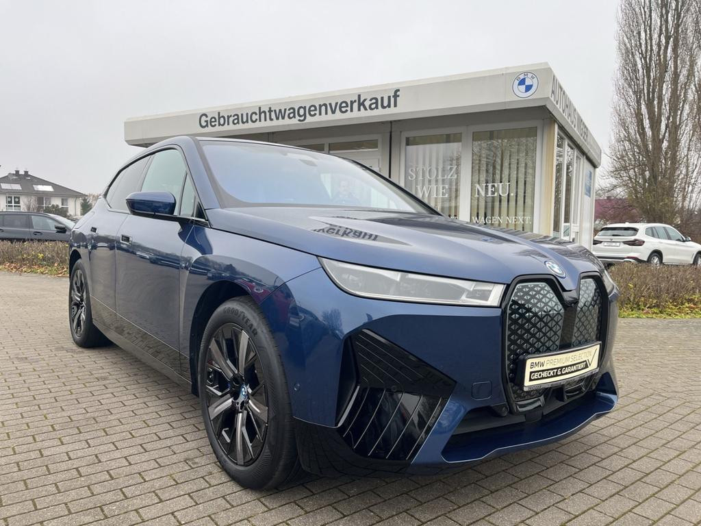 BMW iX