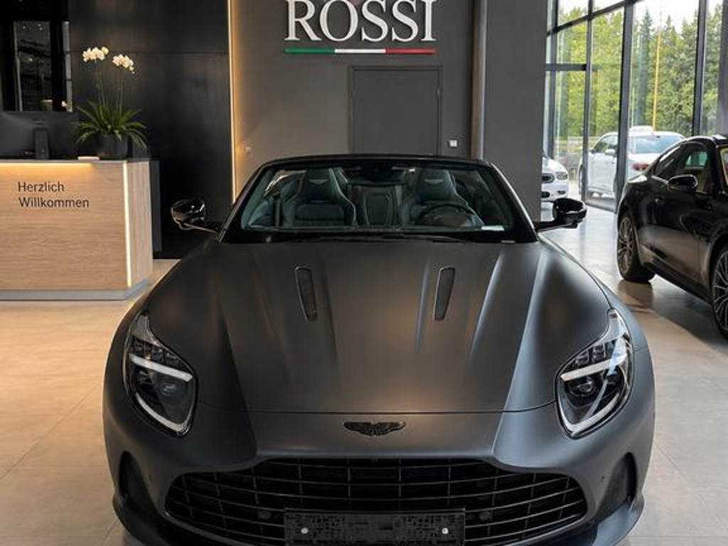 Aston Martin DB12