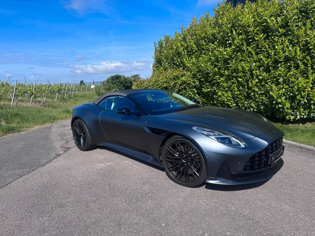 Aston Martin DB12