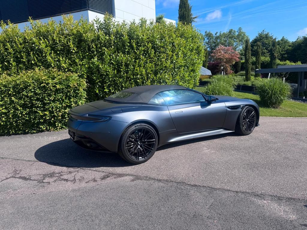 Aston Martin DB12