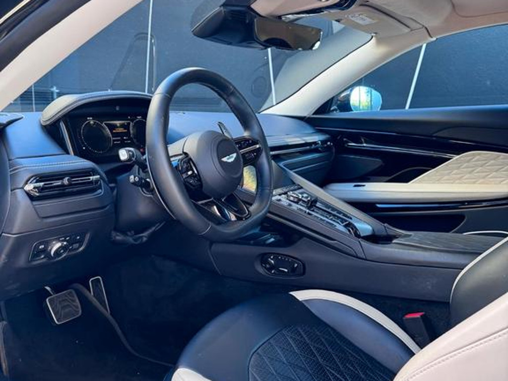 Aston Martin DB12