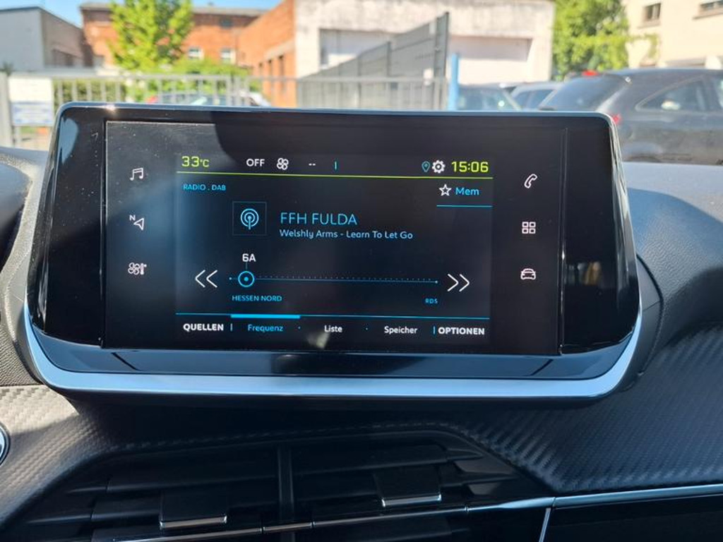 Peugeot e-208