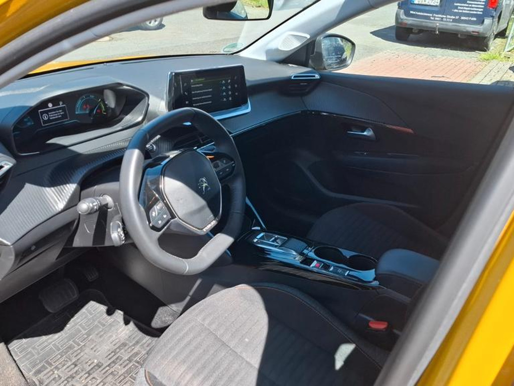 Peugeot e-208