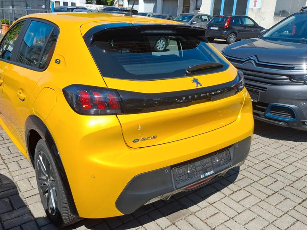 Peugeot e-208