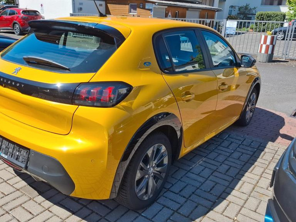 Peugeot e-208