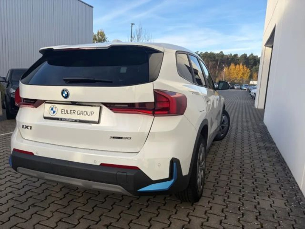 BMW iX1