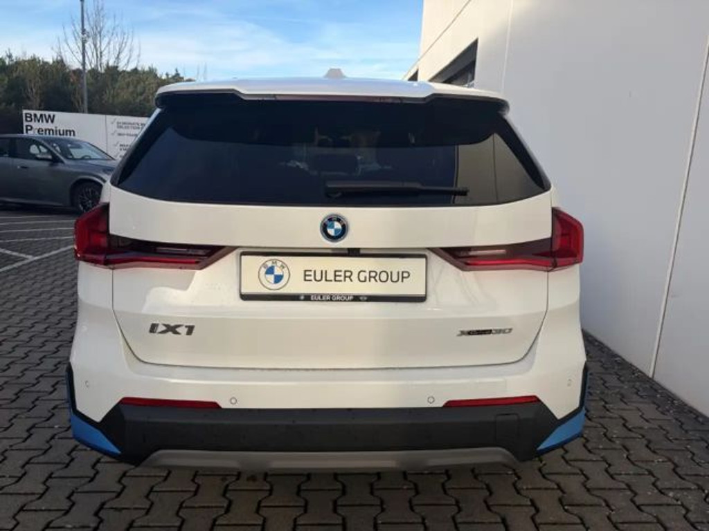 BMW iX1