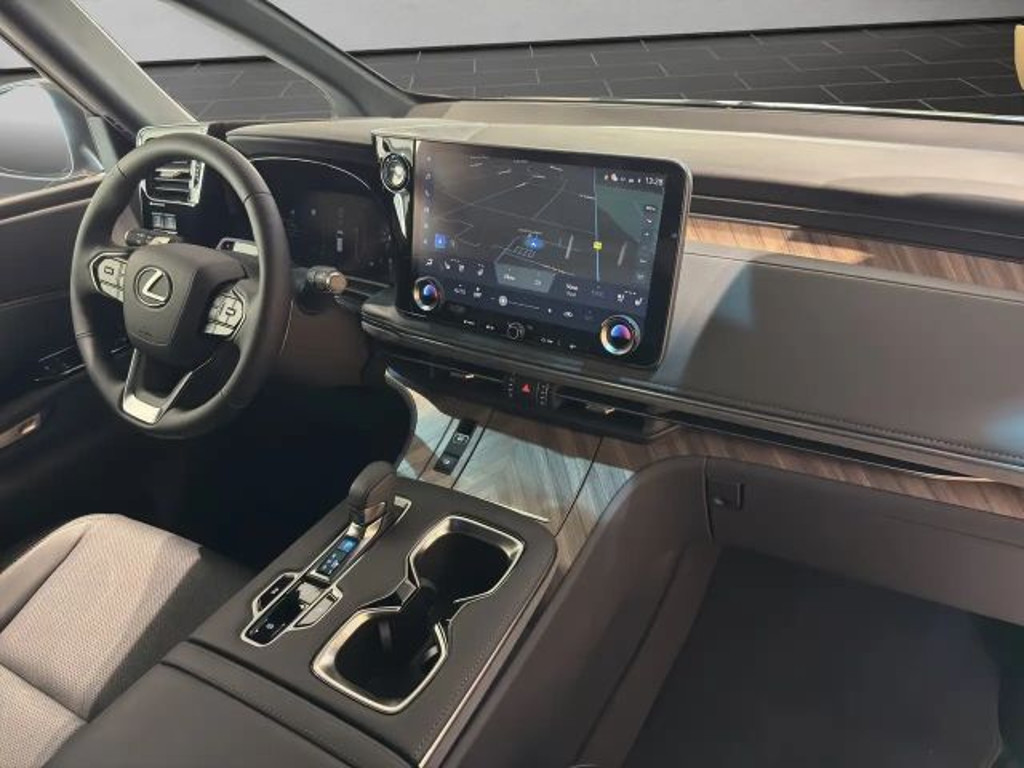 Lexus LM