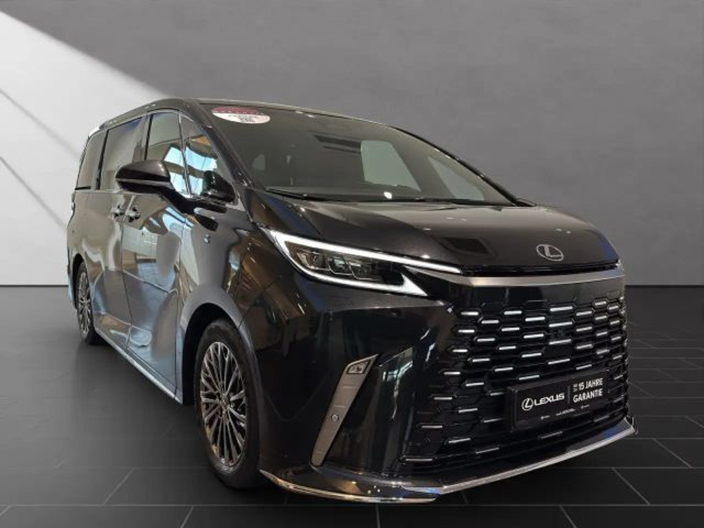 Lexus LM