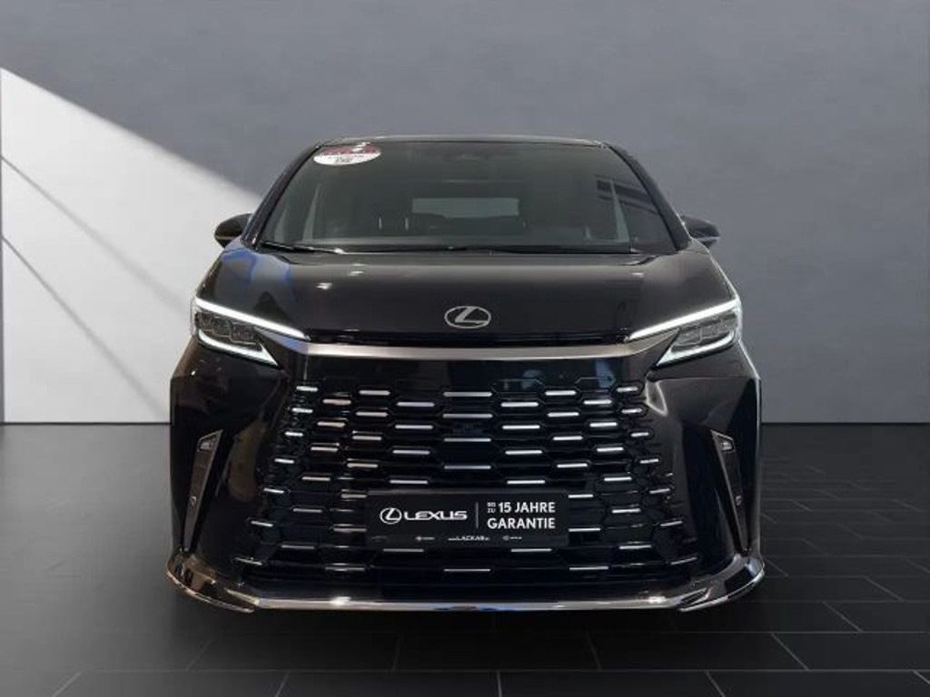 Lexus LM