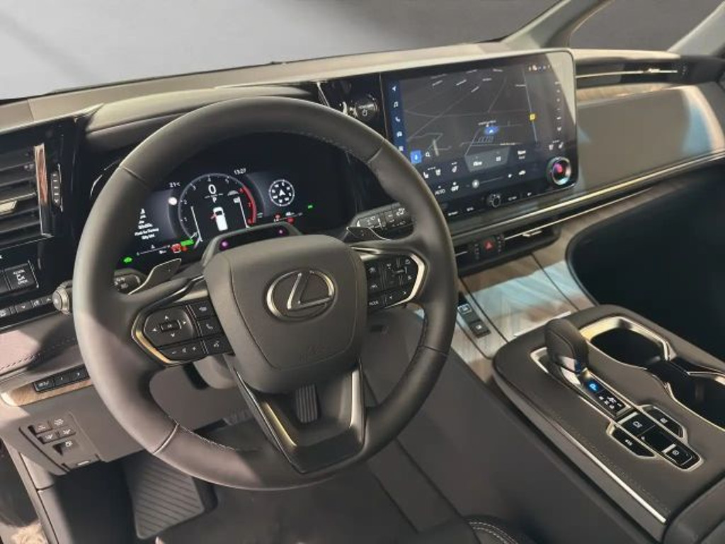 Lexus LM
