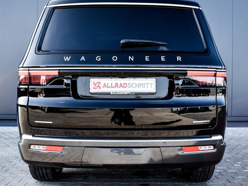 Jeep Wagoneer