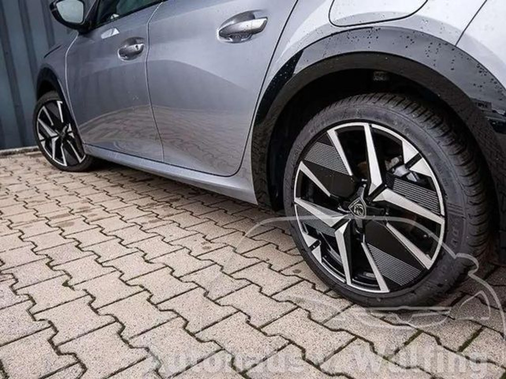 Peugeot e-208