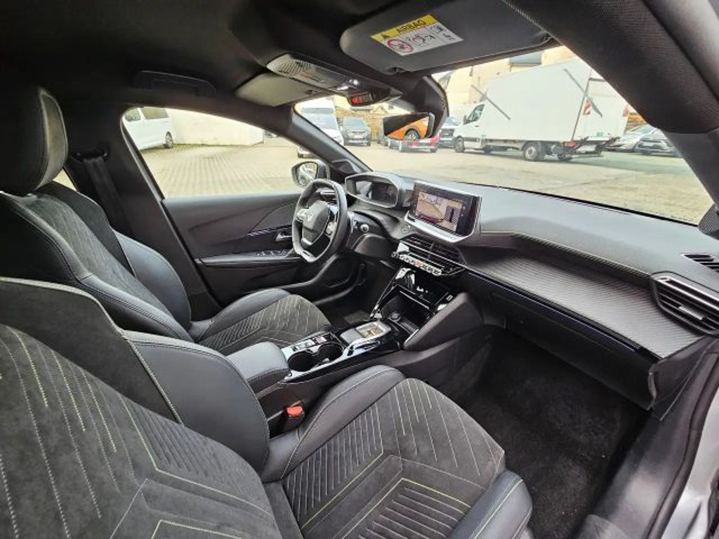 Peugeot e-208