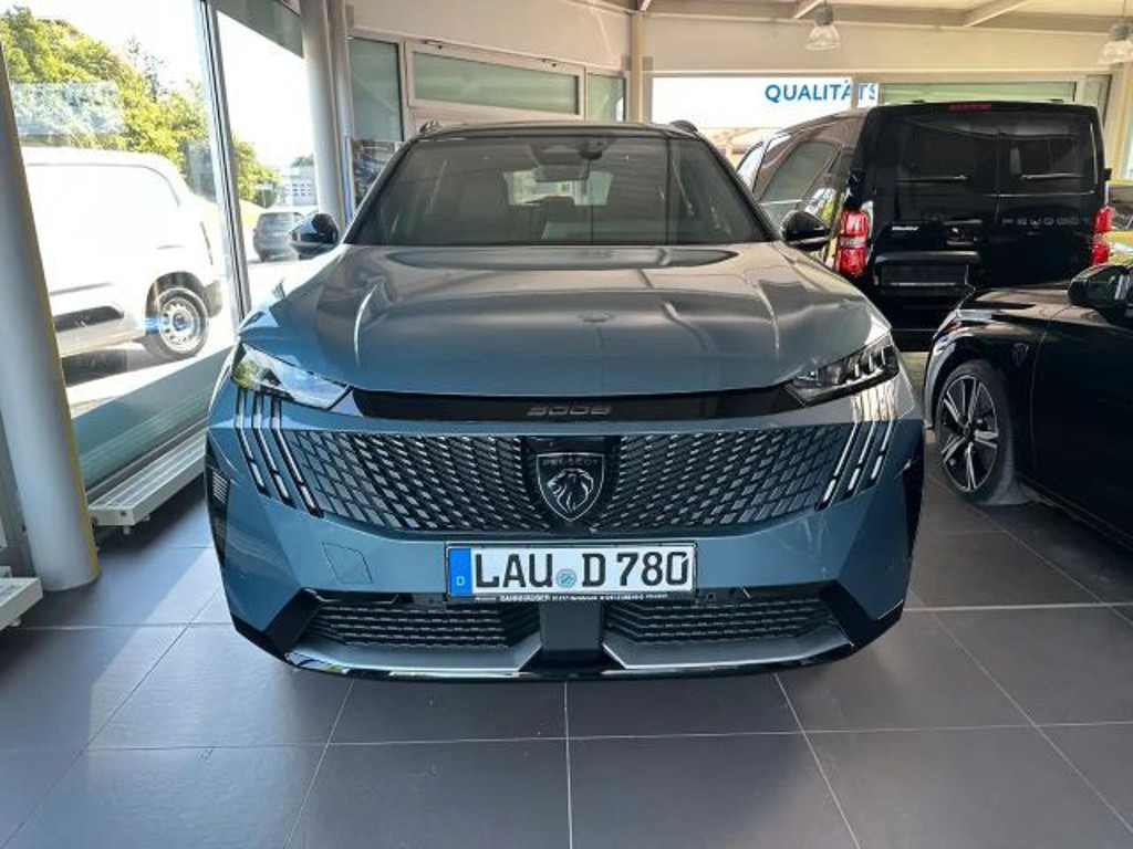 Peugeot E-5008