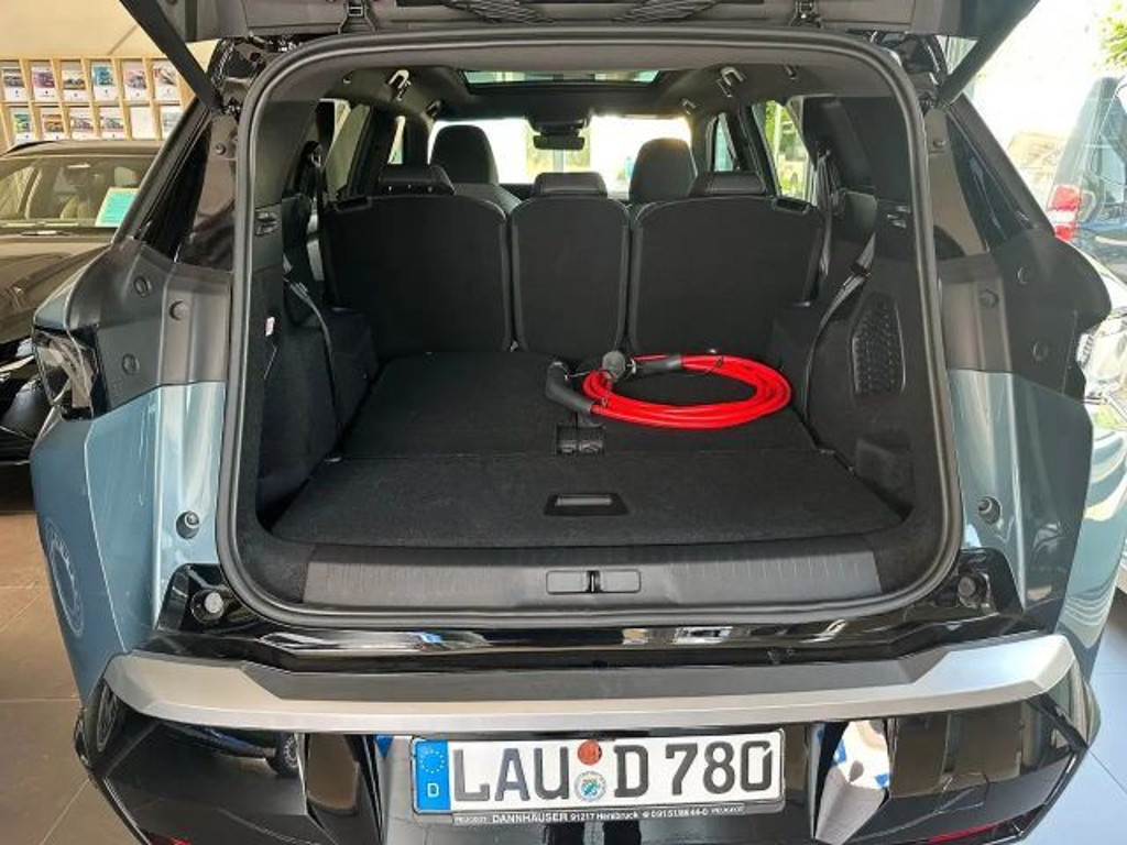 Peugeot E-5008