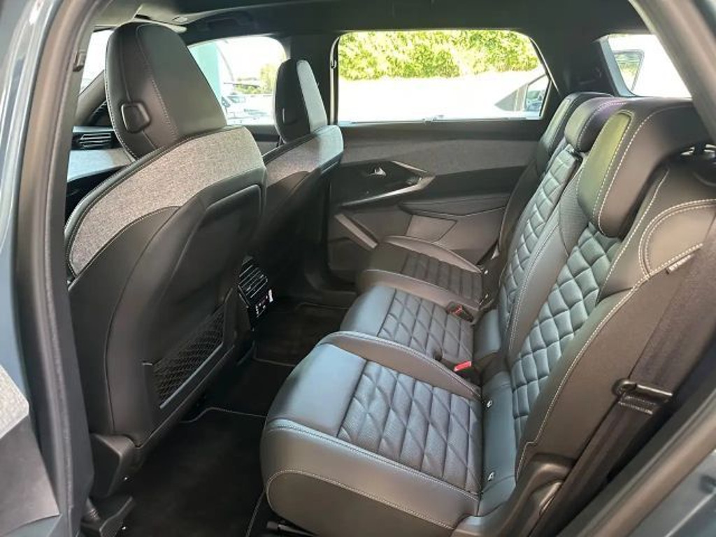 Peugeot E-5008