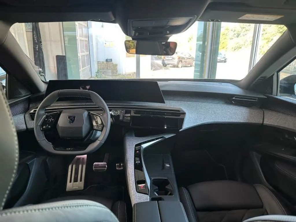 Peugeot E-5008