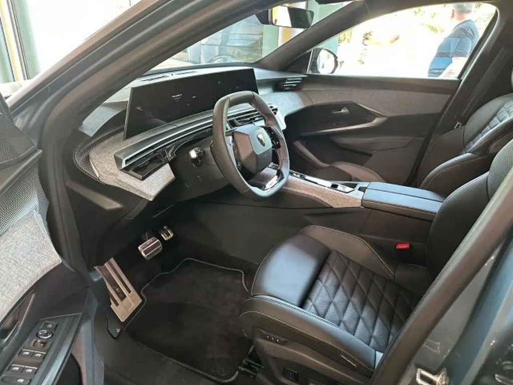 Peugeot E-5008