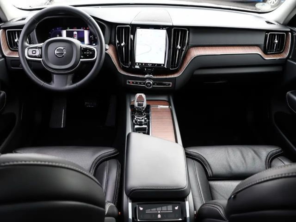 Volvo XC60 AWD Ultimate Dark
