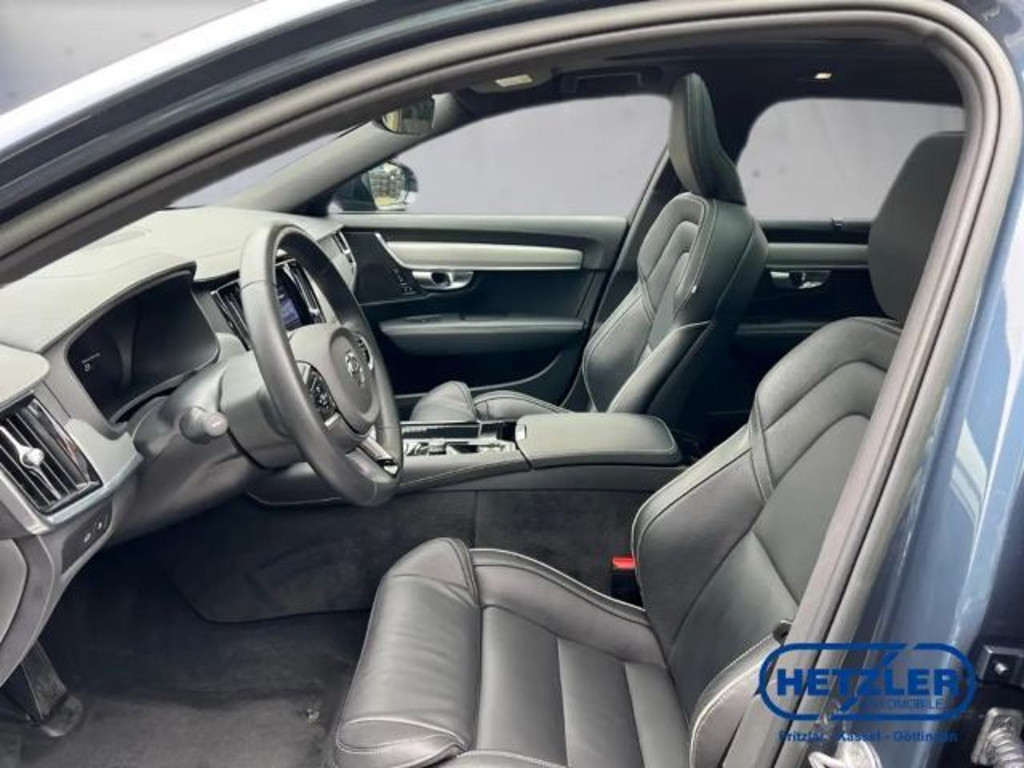 Volvo V90 AWD Recharge Plus Dark