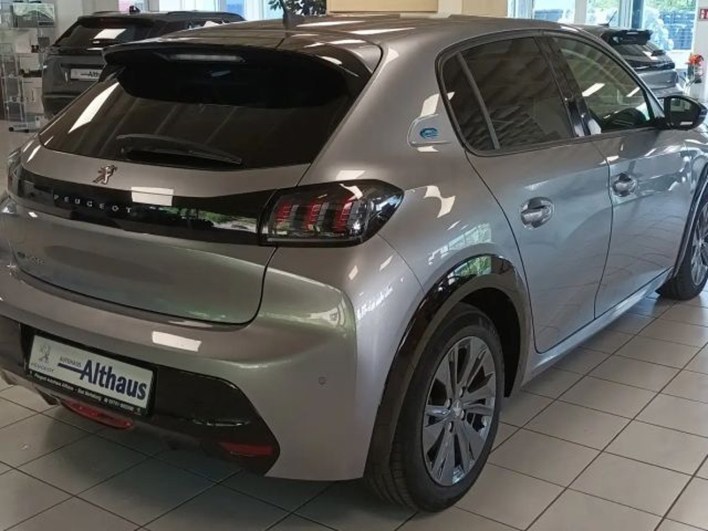 Peugeot e-208