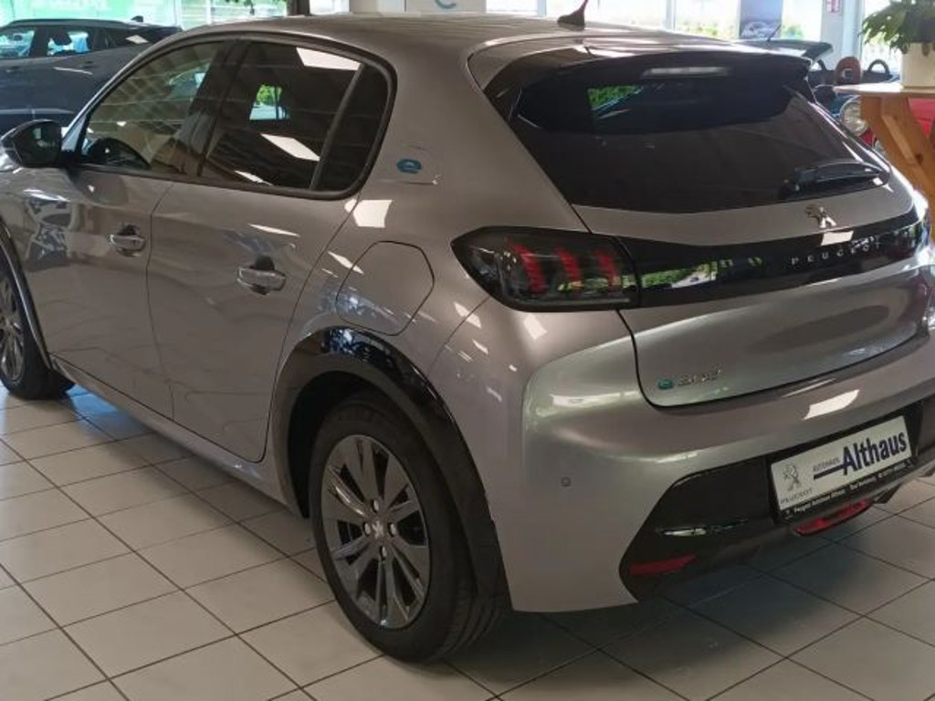 Peugeot e-208