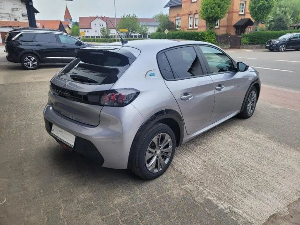 Peugeot e-208