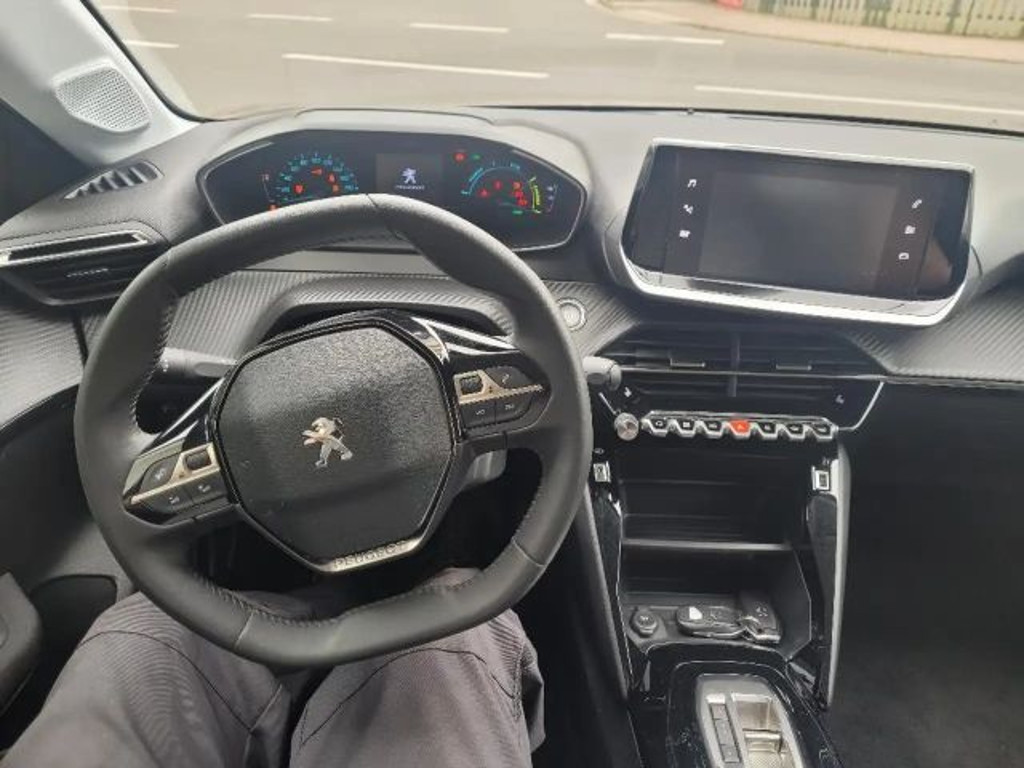 Peugeot e-208