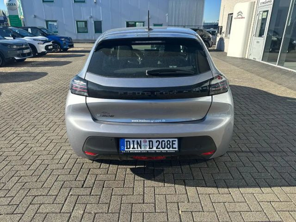 Peugeot e-208