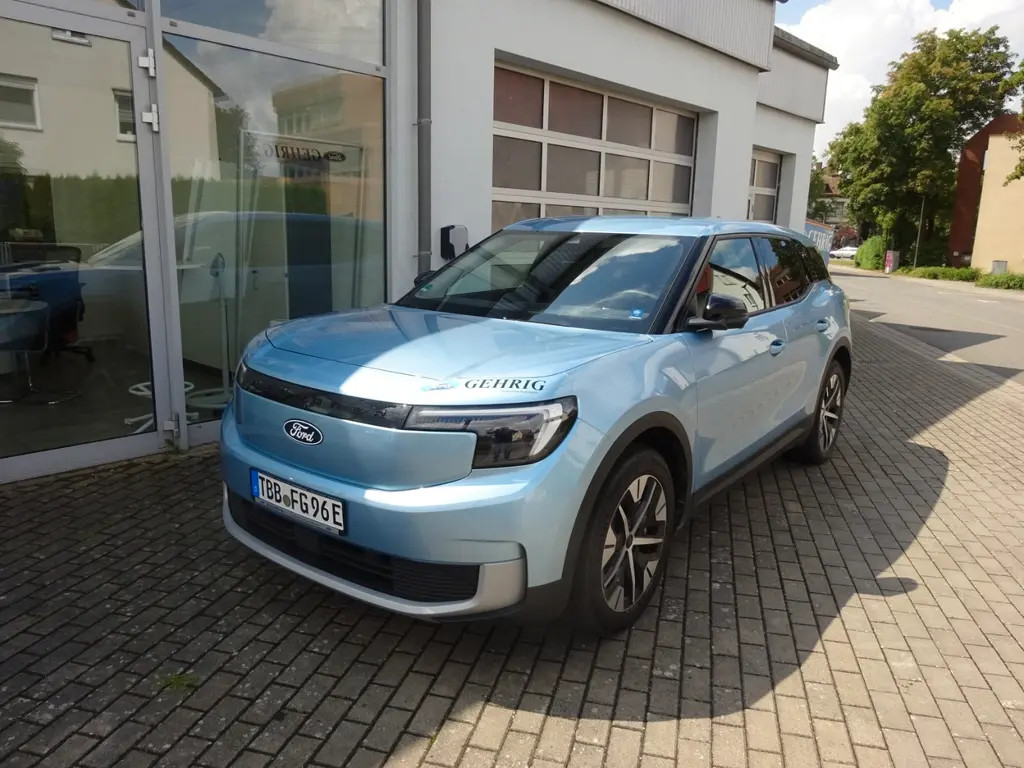 Ford Explorer RWD Extended range