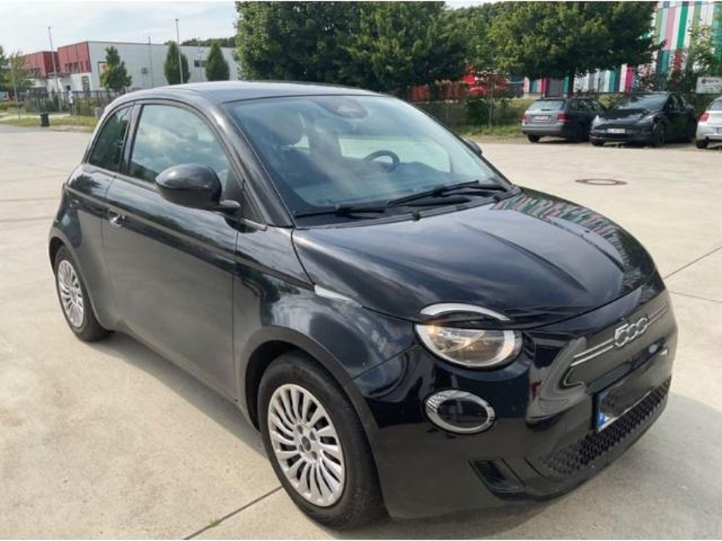 Fiat 500e Action