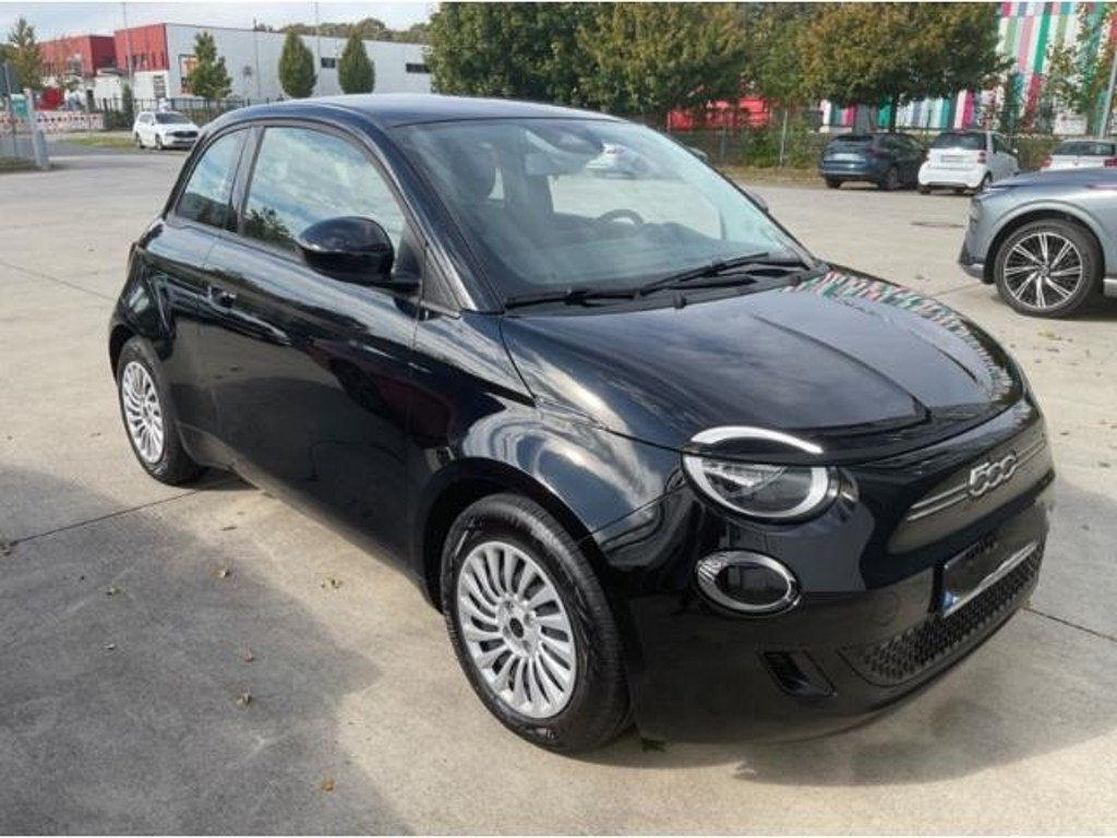 Fiat 500e Action