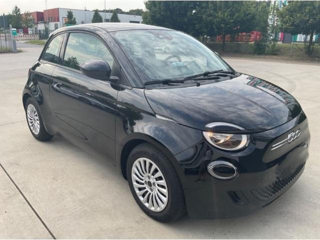 Fiat 500e Action