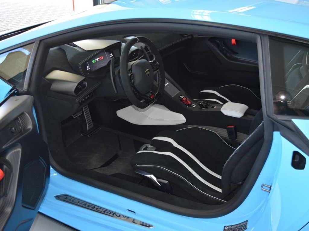 Lamborghini Huracan STO FullCarbonPack Lifting Camera