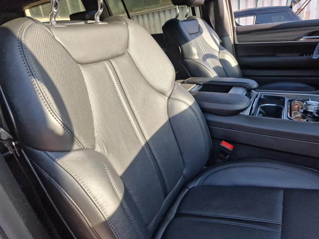 Jeep Wagoneer
