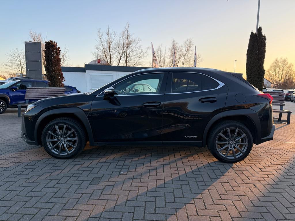 Lexus UX Launch Edition 250h