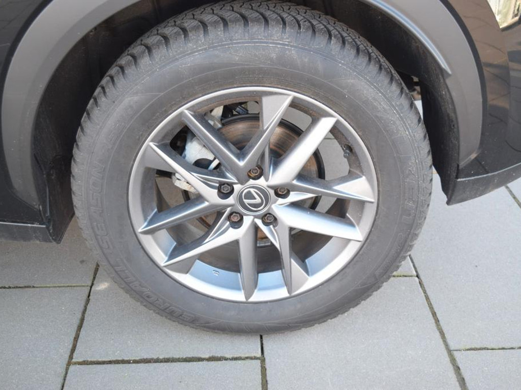 Lexus LBX