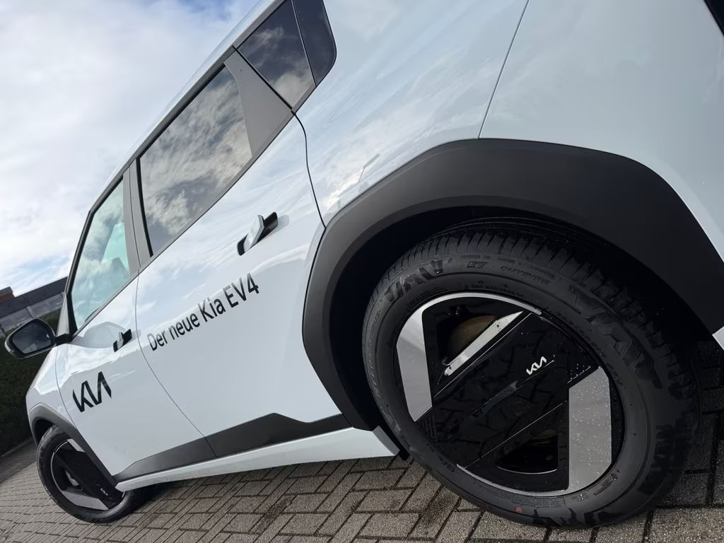 Kia EV4