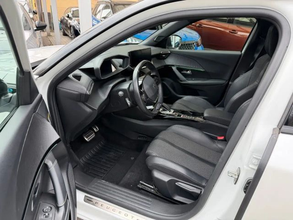 Peugeot e-2008