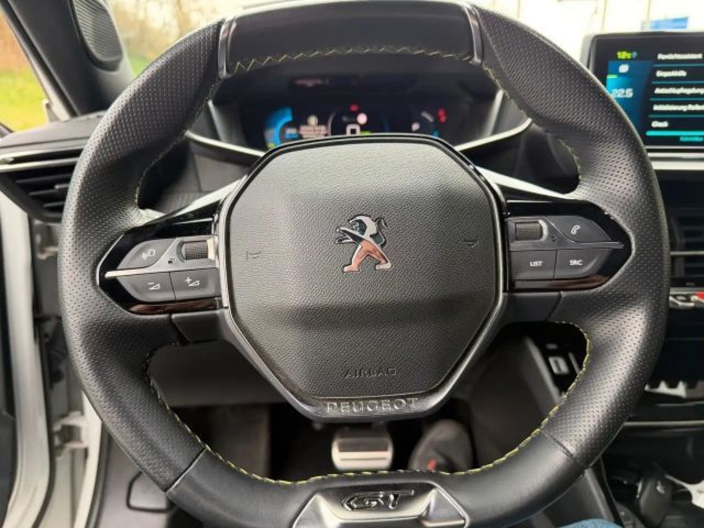 Peugeot e-2008