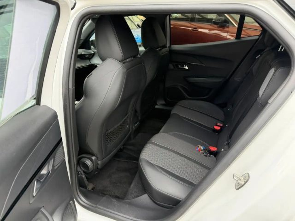 Peugeot e-2008