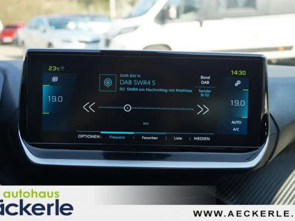 Peugeot e-208