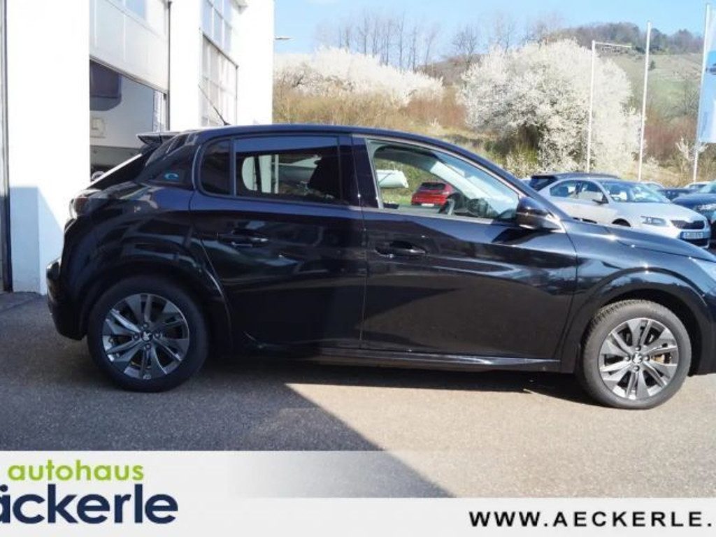 Peugeot e-208