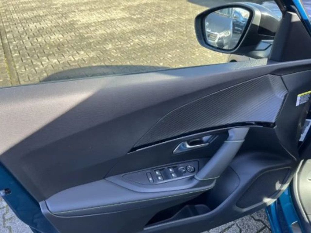 Peugeot e-2008