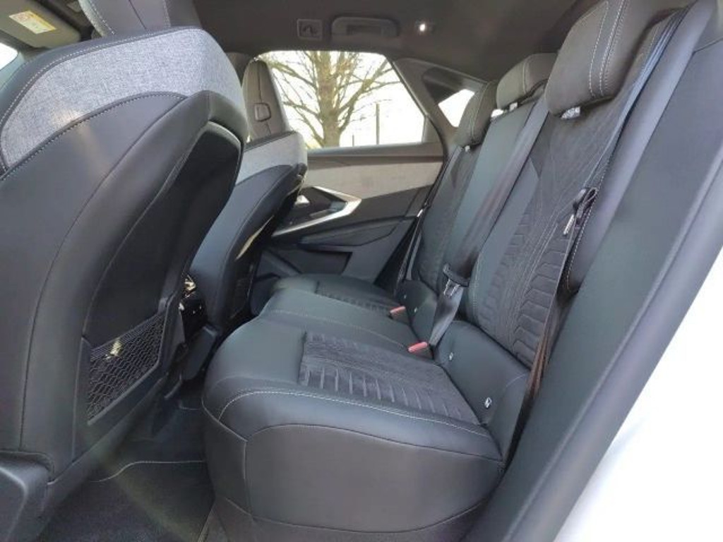 Peugeot E-3008