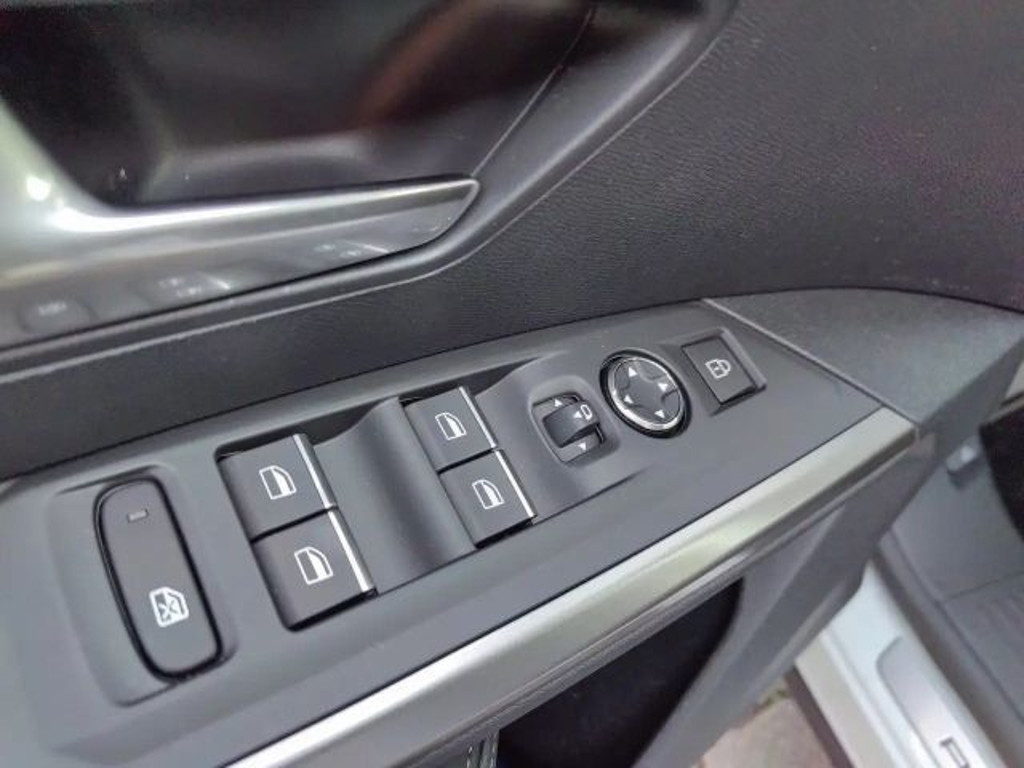 Peugeot E-3008